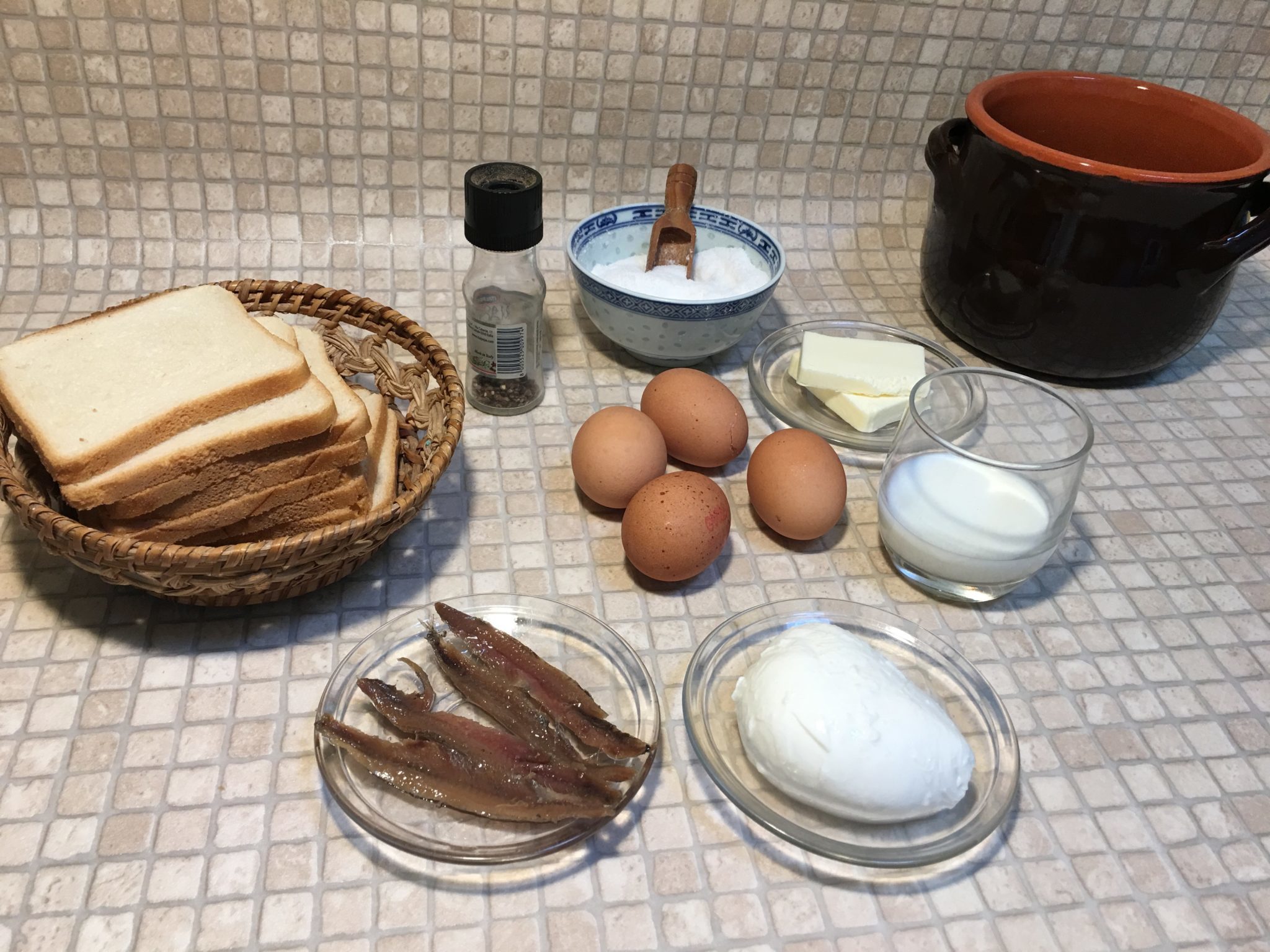 Zuccotto di uova e acciughe - ingredienti
