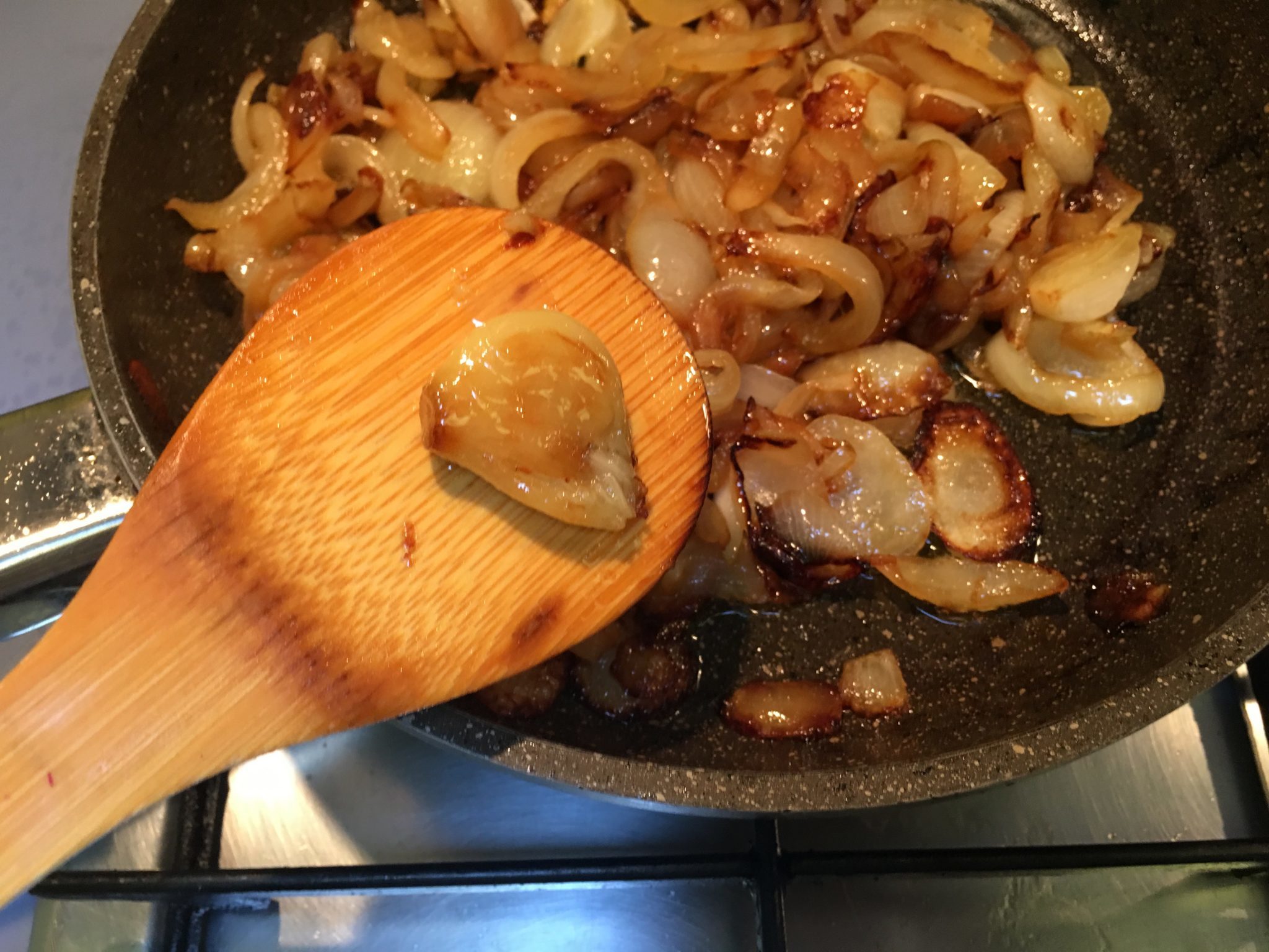 Frittatona di cipolle di Fantozzi - eliminazione dello spicchio d'aglio