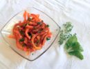 Insalata di peperoni rossi alle erbe aromatiche
