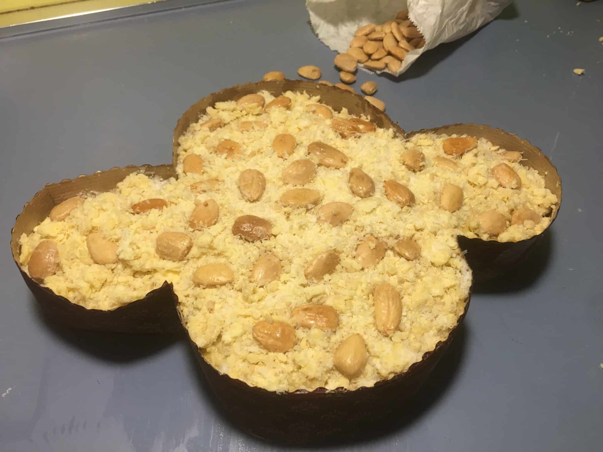 colomba salata con salame e uova sode