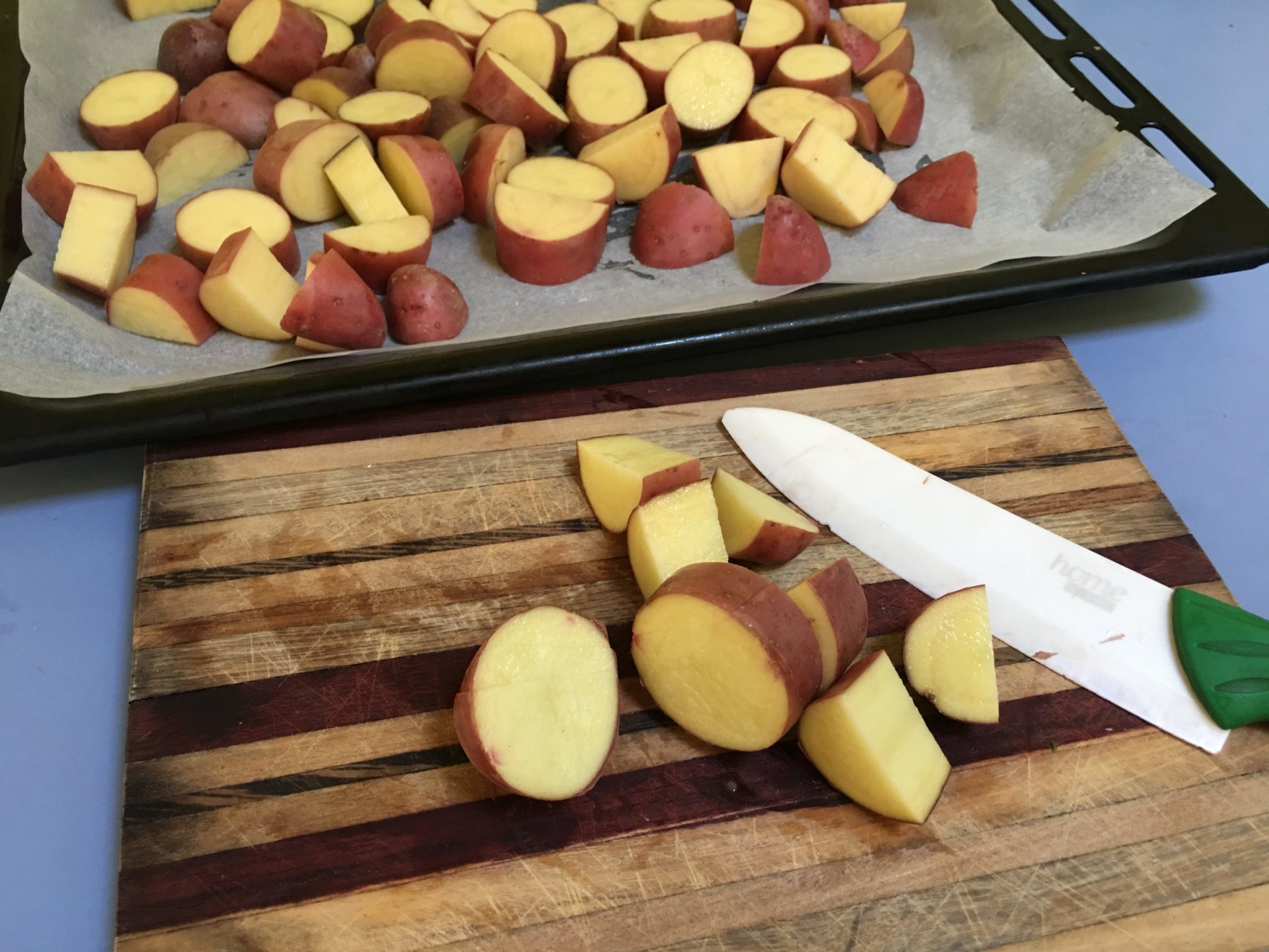 Polpette e patate al forno per principianti - patate tagliate 