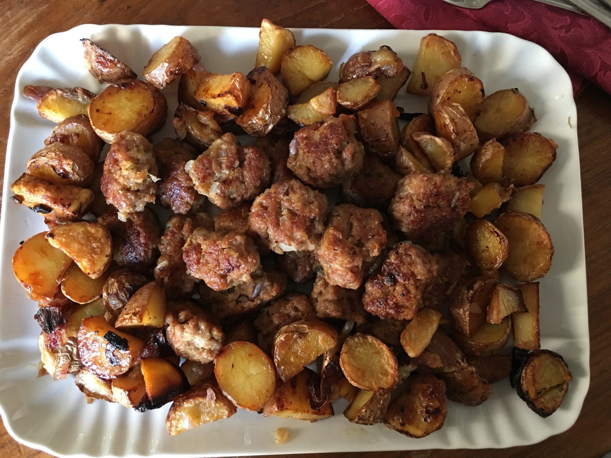 Polpette e patate al forno per principianti - piatto da portata