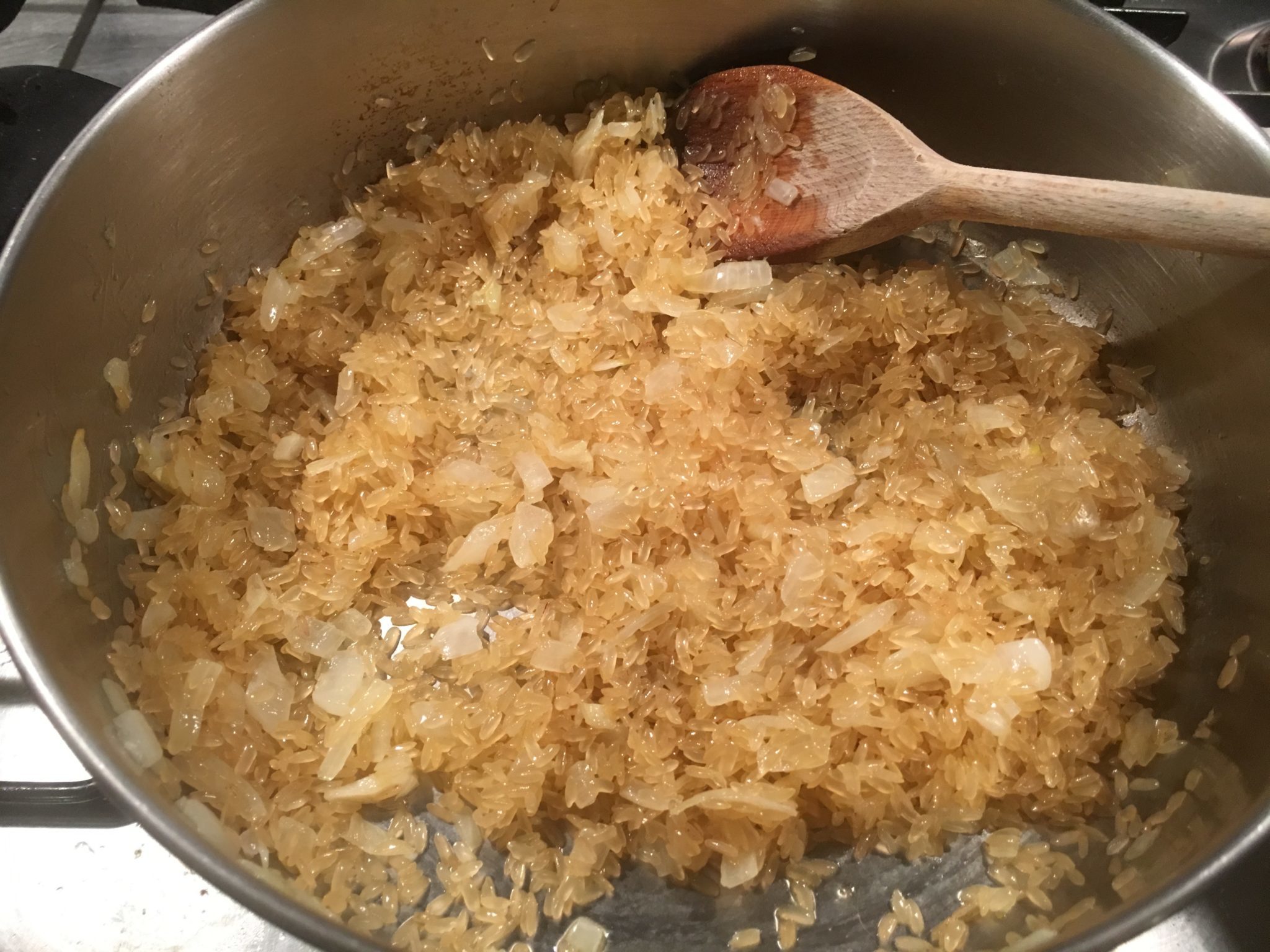 risotto provola e champagne - tostatura del riso