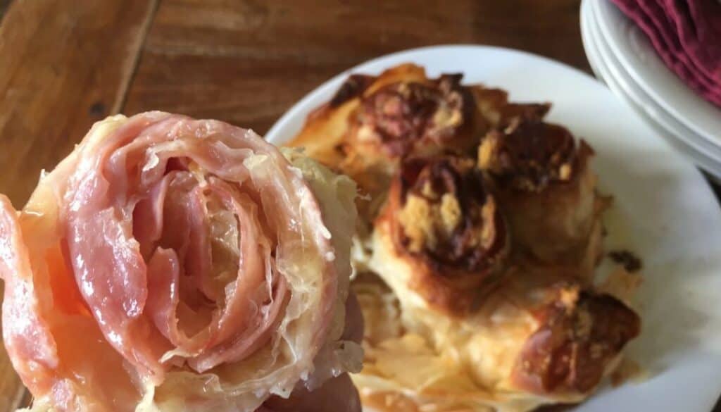 Bouquet croccante di rose fyllo al prosciutto e formaggio34