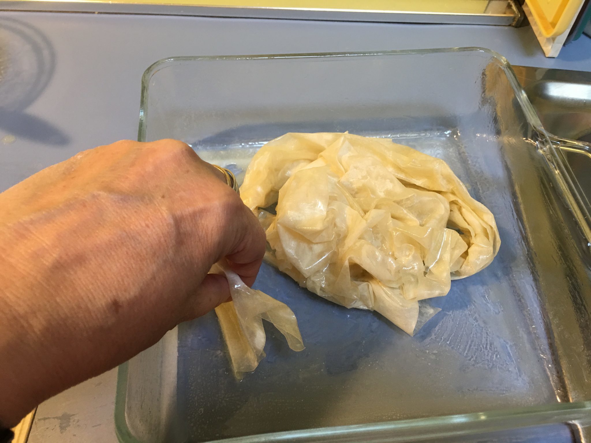 Torta fyllo al parmigiano - secondo foglio di pasta a circondare il primo