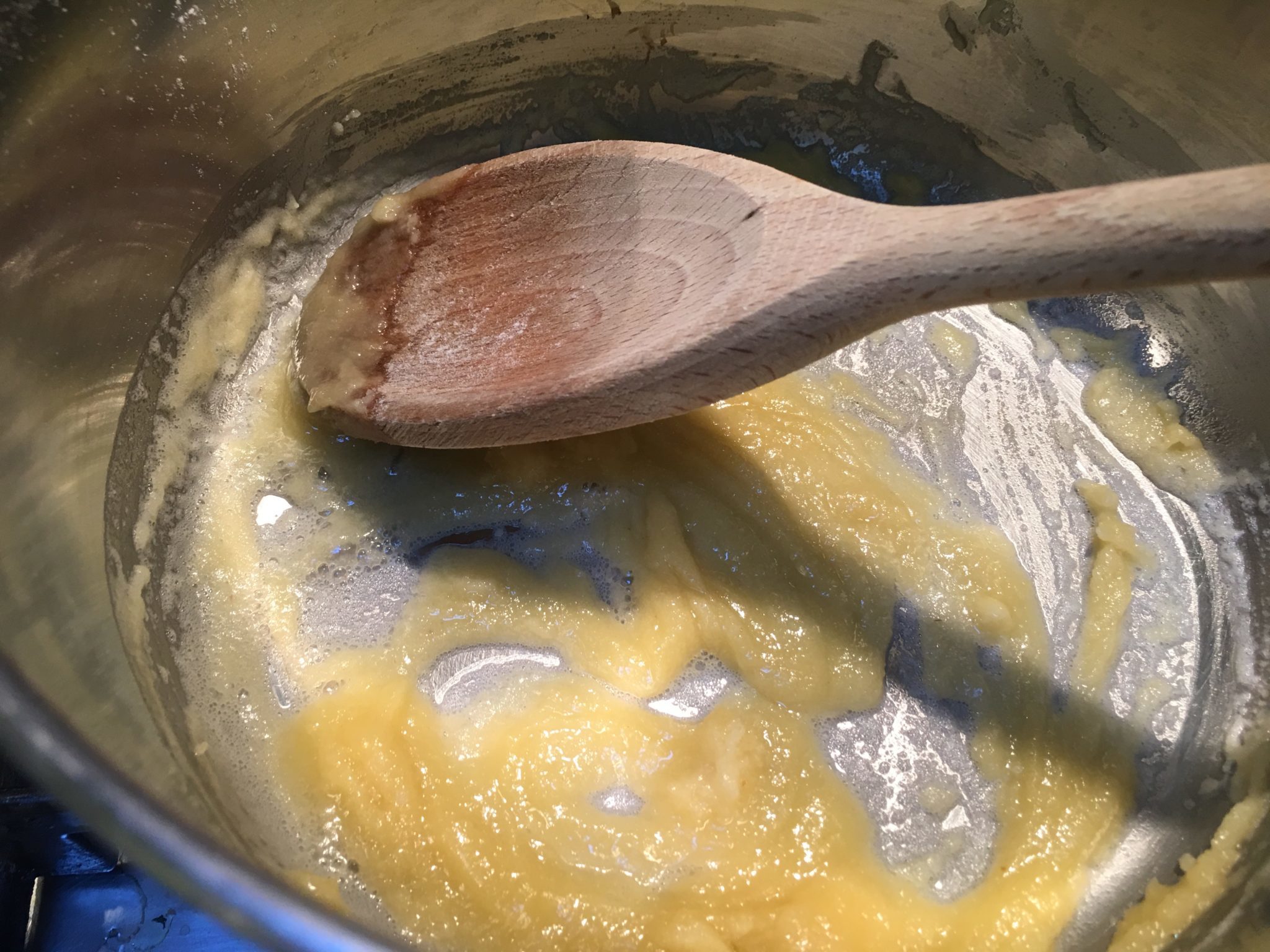 Polpettone di spinaci con crema al limone - farina e burro sciolti insieme