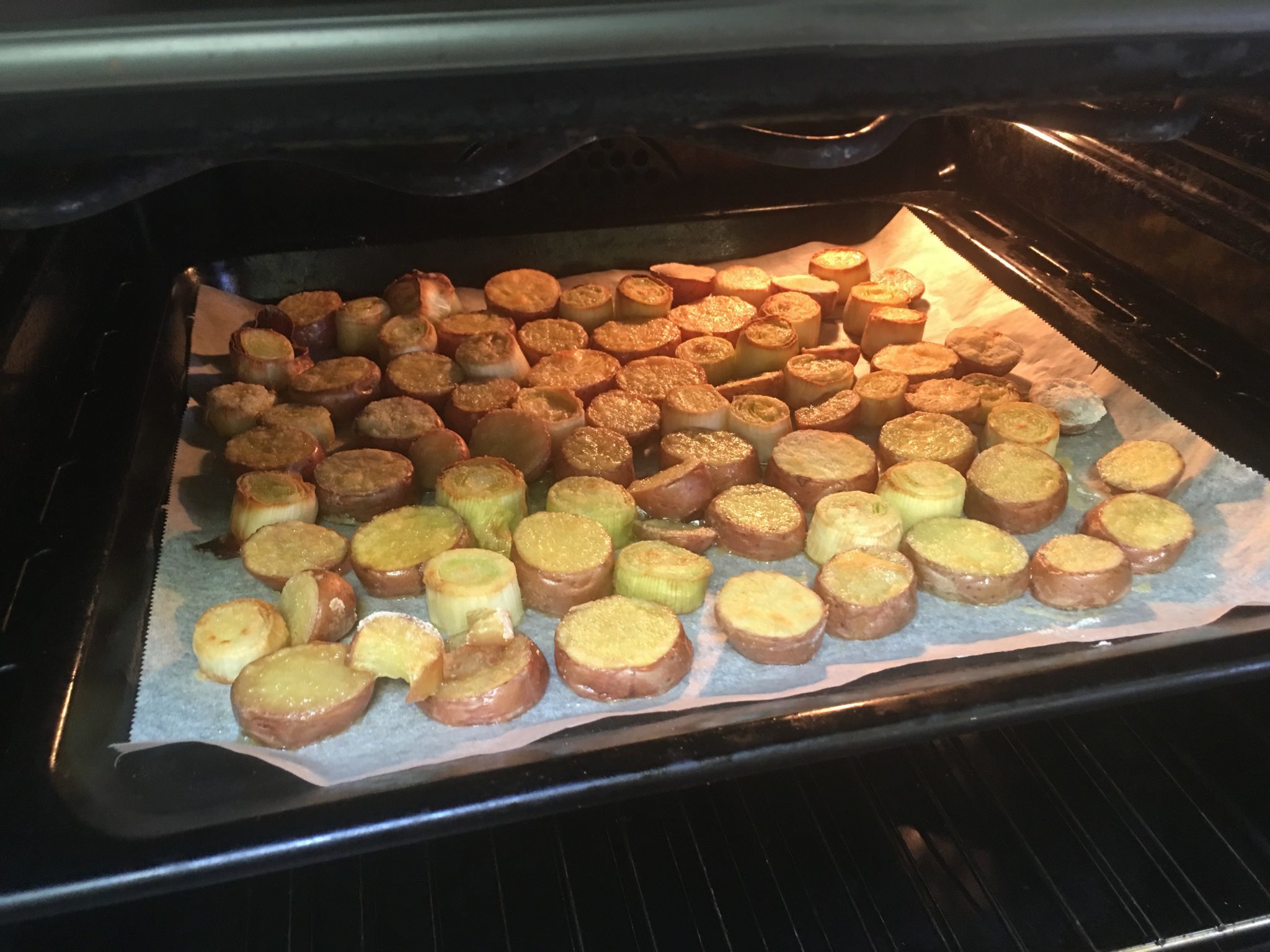 Accoppiata da urlo: Porri e patate al forno -  in cottura nel forno