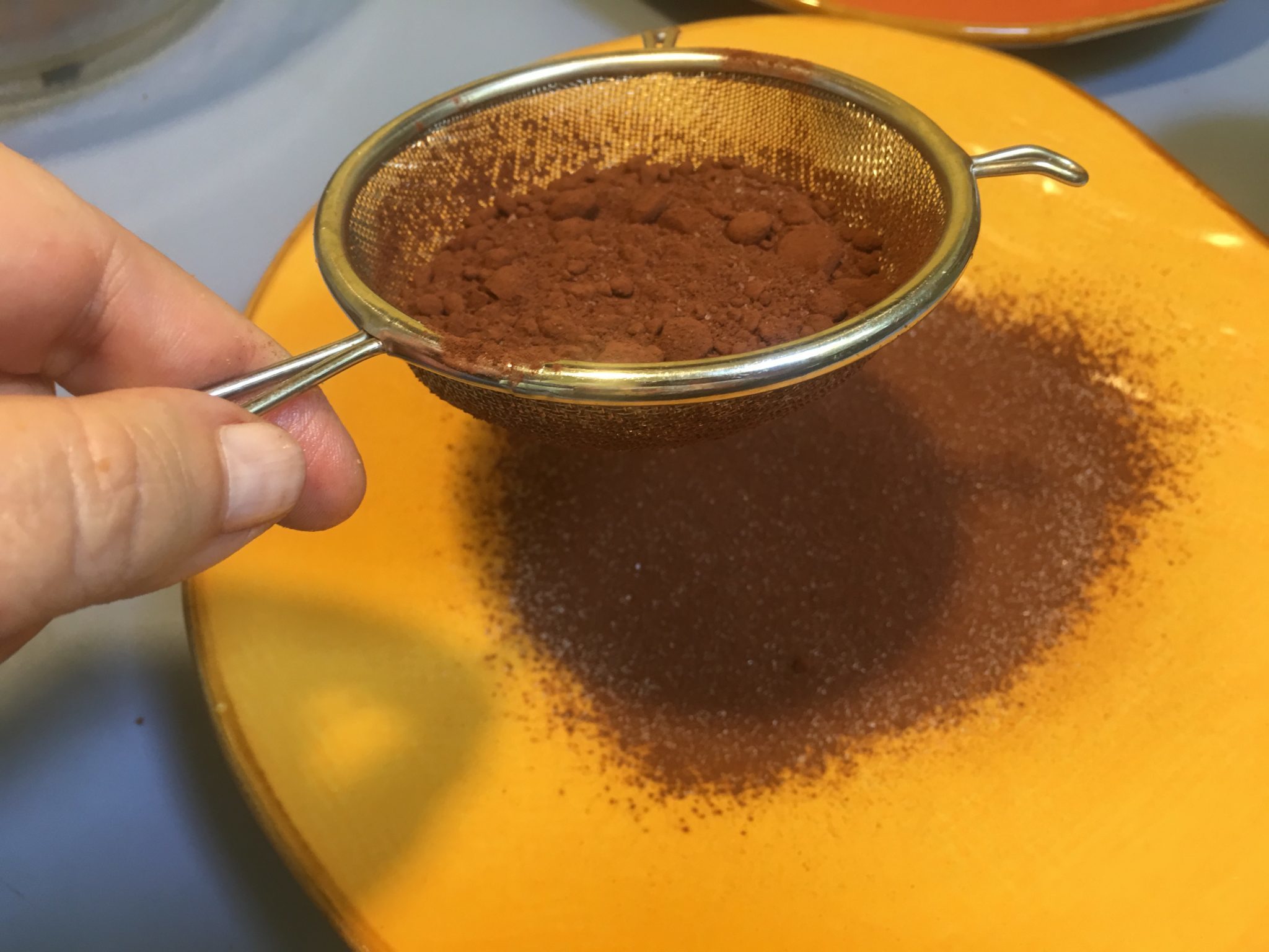Tartufi al cioccolato - il cacao setacciato