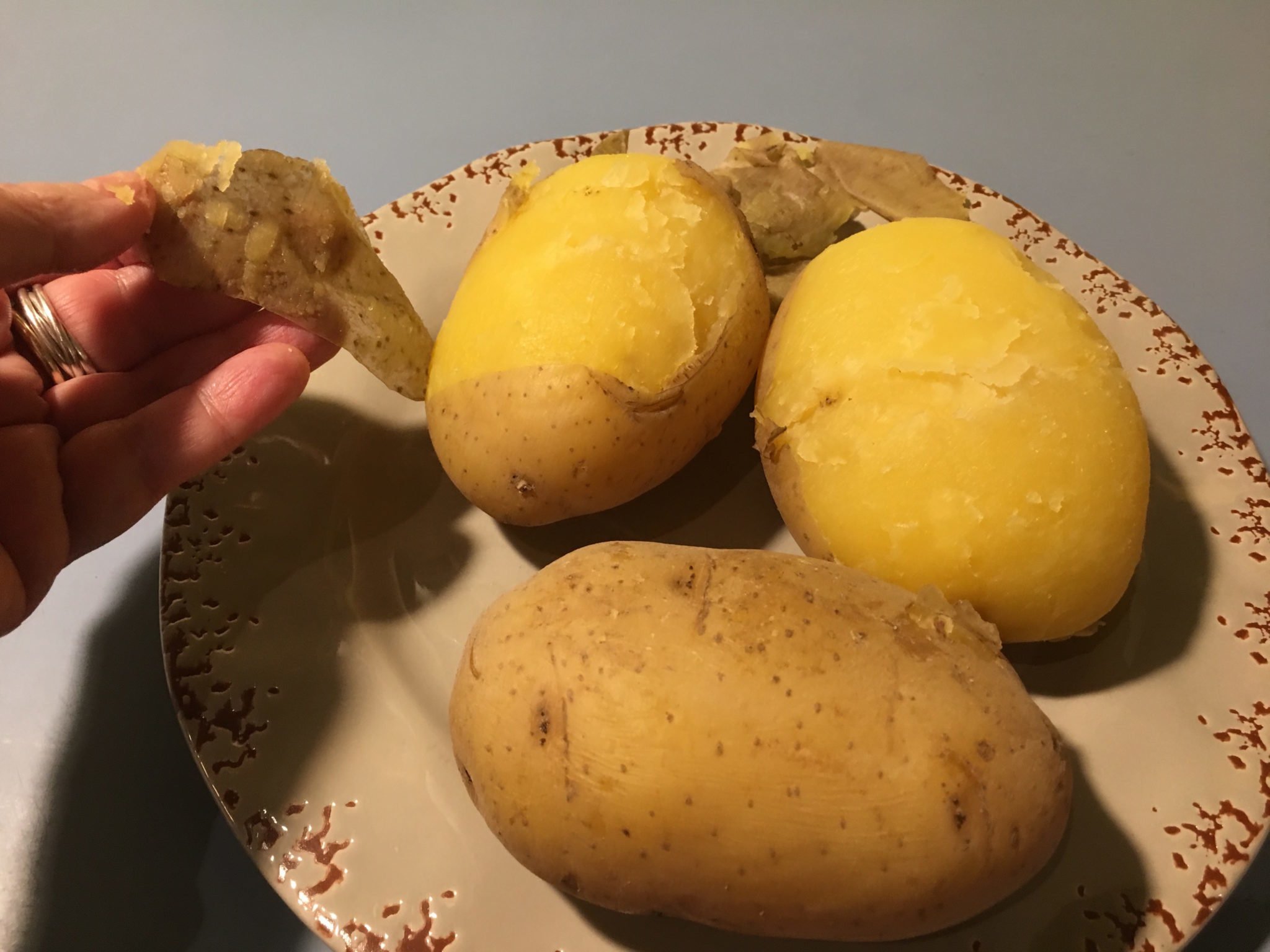 Sformato di friarielli ricotta e patate - le patate spellate