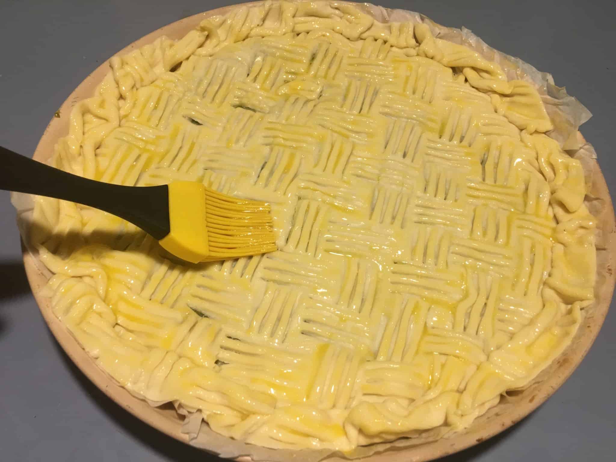 Torta di piselli - pennellatura con uovo sbattuto